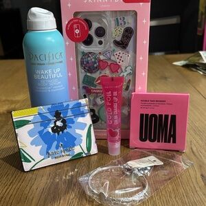 Kate Spade Blue and White Floral Card Holder and accessories